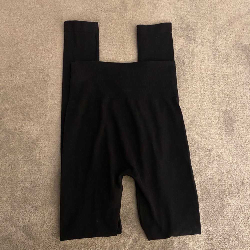 High-Waist Black Leggings - Sleek Everyday Stretch - Picture 3 of 4